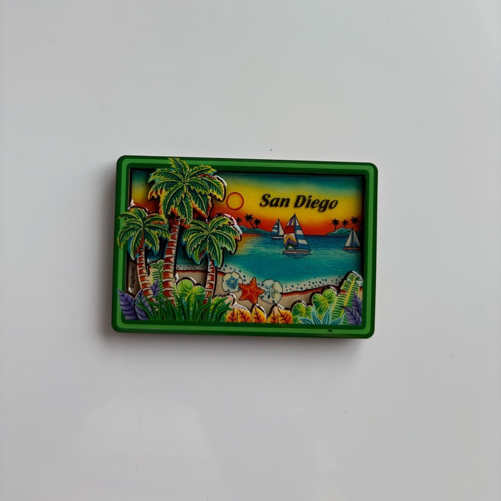 Colorful City Magnet Set travel souvenir from New Orleans, San Diego, Krakow. - Picture 5 of 6